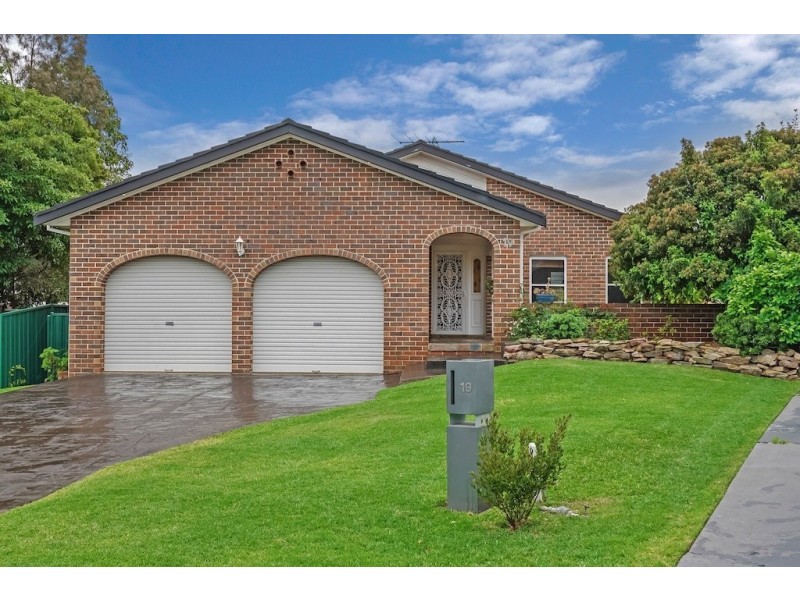 19 Adam Place, Macquarie Fields NSW 2564