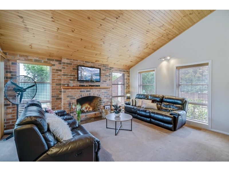 19 Adam Place, Macquarie Fields NSW 2564