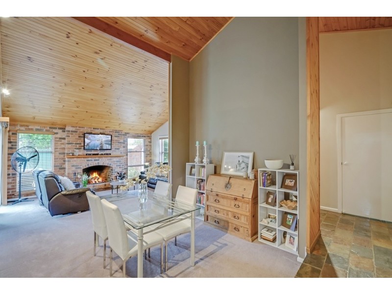 19 Adam Place, Macquarie Fields NSW 2564