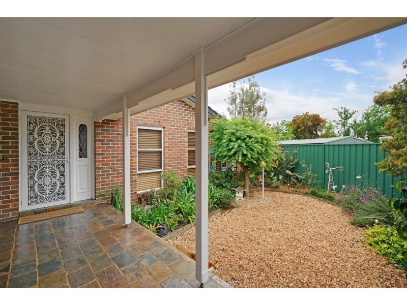 19 Adam Place, Macquarie Fields NSW 2564