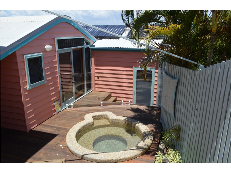 13 McClelland St, West End QLD 4810