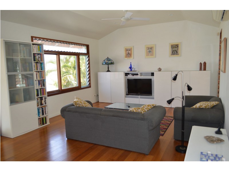 13 McClelland St, West End QLD 4810