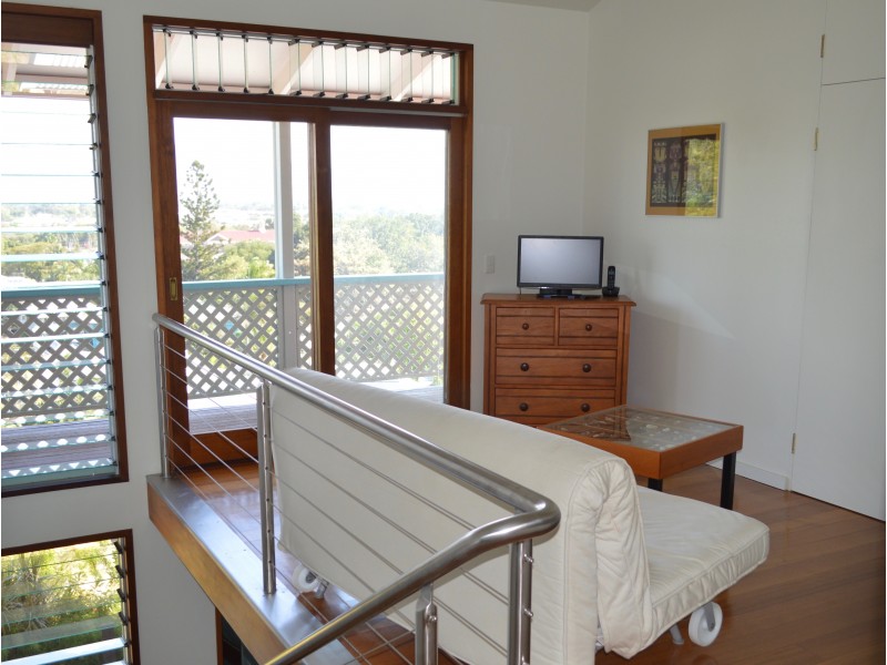 13 McClelland St, West End QLD 4810