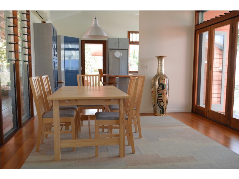 13 McClelland St, West End QLD 4810