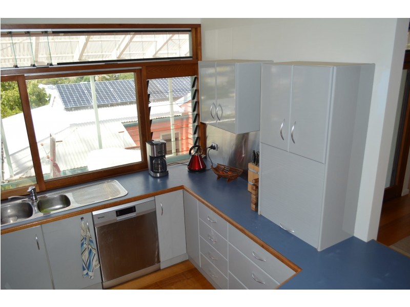 13 McClelland St, West End QLD 4810