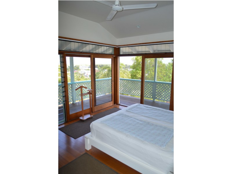 13 McClelland St, West End QLD 4810