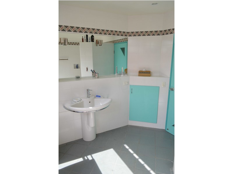 13 McClelland St, West End QLD 4810