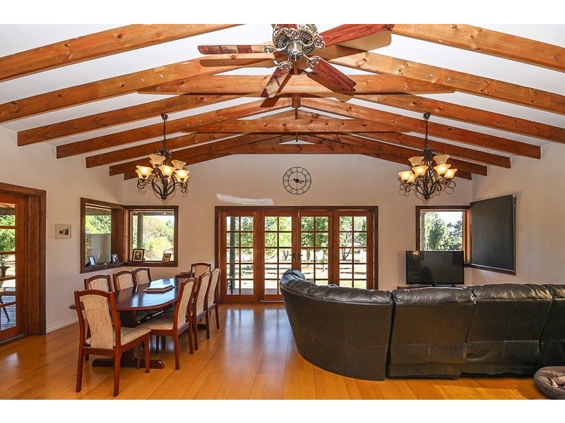 21 Farm Trail, Gidgegannup WA 6083