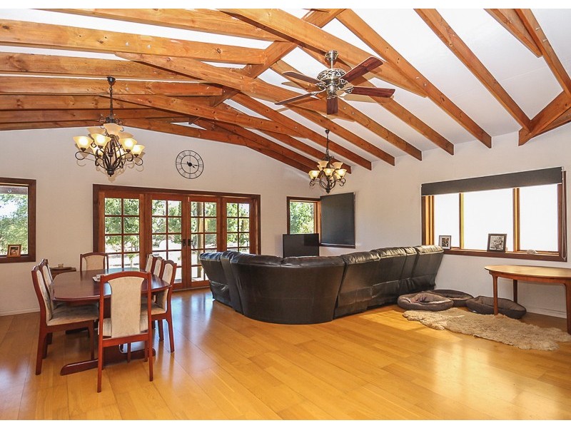 21 Farm Trail, Gidgegannup WA 6083