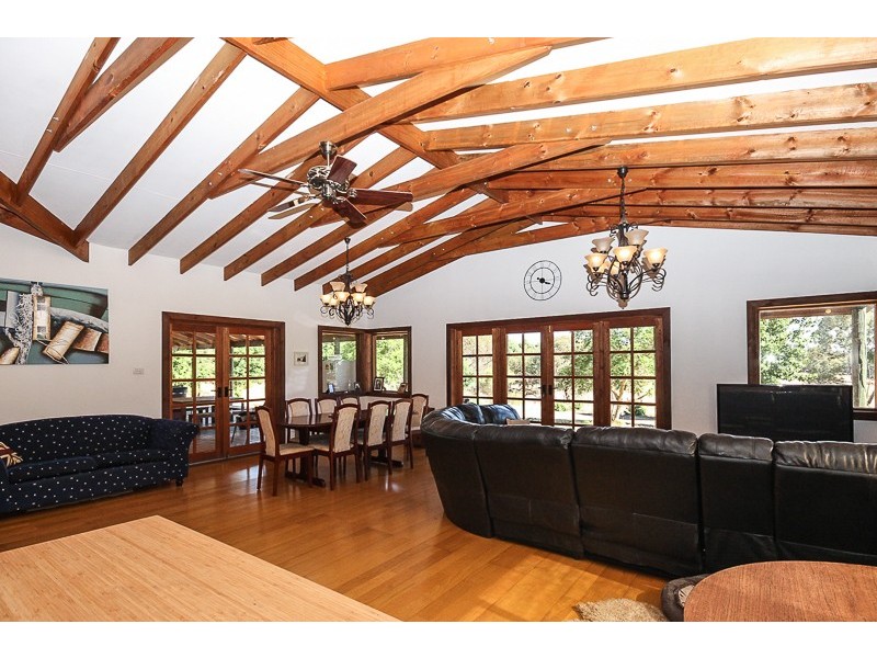 21 Farm Trail, Gidgegannup WA 6083