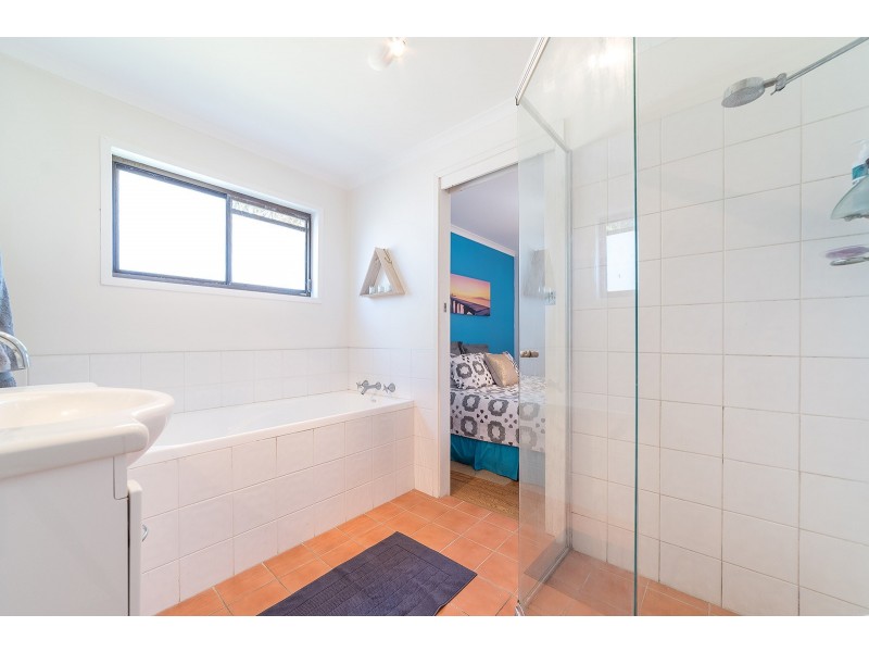 24 Lake View Road, Wamberal NSW 2260