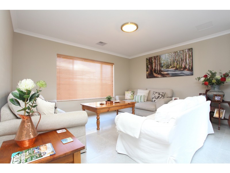 12 Australis Circle, Wannanup WA 6210