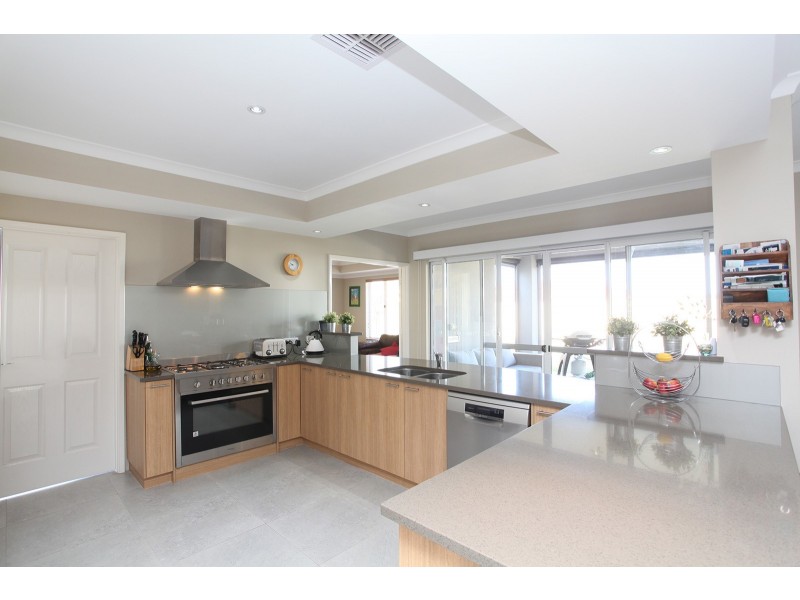 12 Australis Circle, Wannanup WA 6210