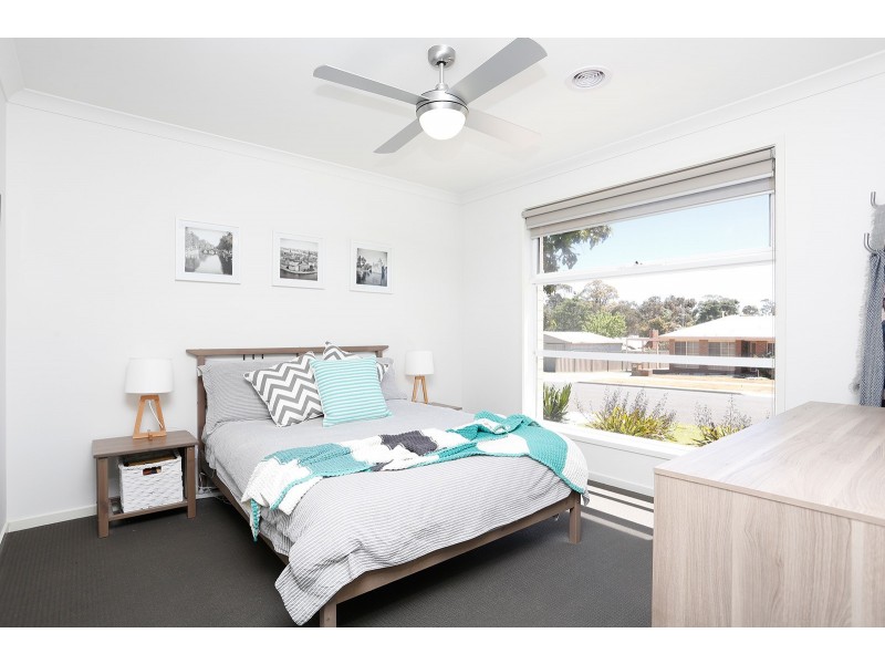 6 Cross Street, Kangaroo Flat VIC 3555