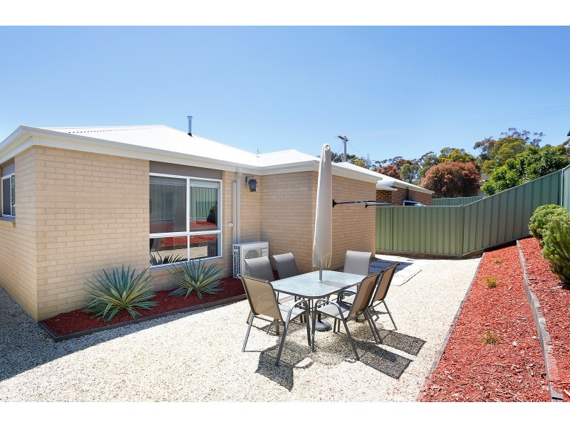 6 Cross Street, Kangaroo Flat VIC 3555