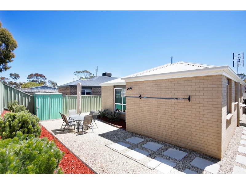 6 Cross Street, Kangaroo Flat VIC 3555