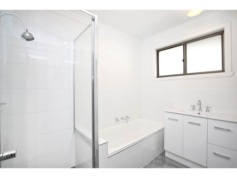 3/4 Somerset Drive, Warragul VIC 3820