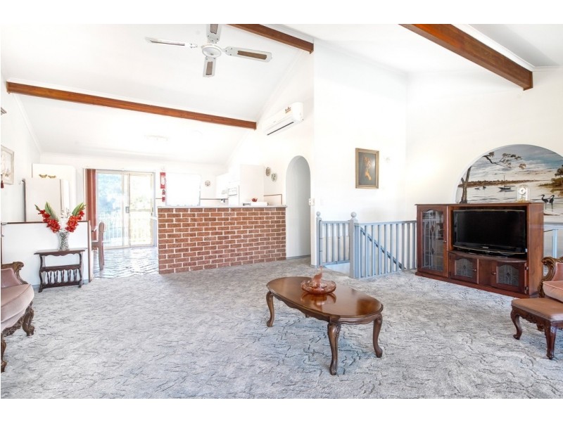 43 Lloyd Avenue, Chain Valley Bay NSW 2259