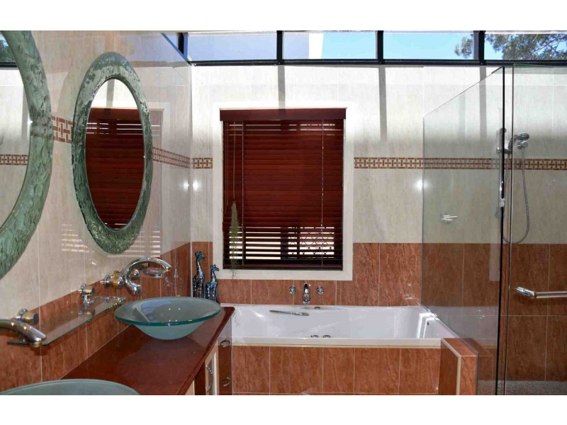 240 Queens Esp, Thorneside QLD 4158
