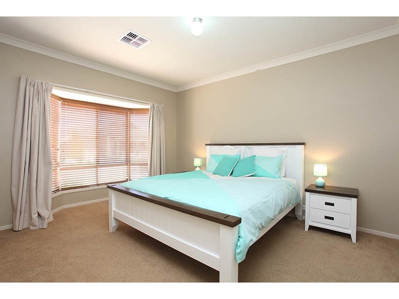 42 Newland Way, Mawson Lakes SA 5095