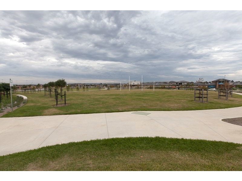 3 Silkseed Road, Clyde North VIC 3978