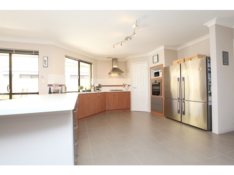 24 Scarab Court, Halls Head WA 6210