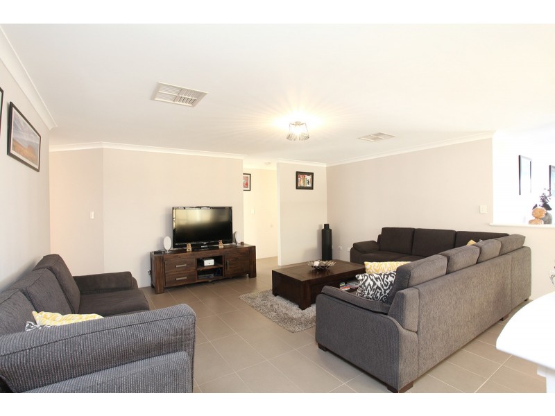 24 Scarab Court, Halls Head WA 6210