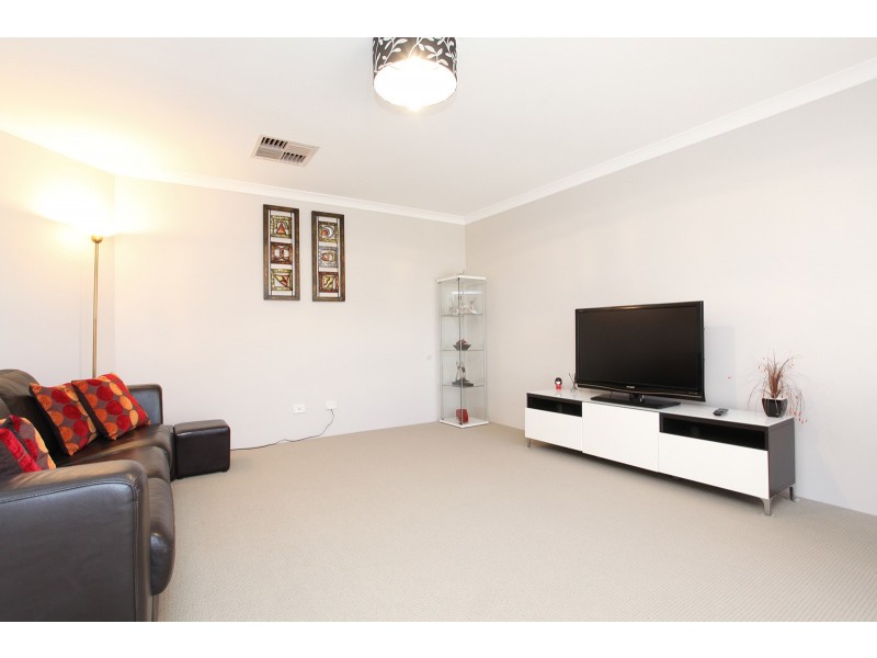 24 Scarab Court, Halls Head WA 6210