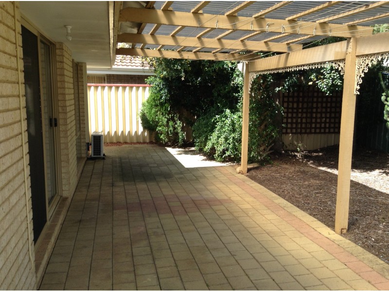 8 Settlers Way, Gosnells WA 6110