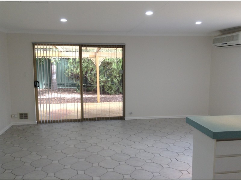 8 Settlers Way, Gosnells WA 6110