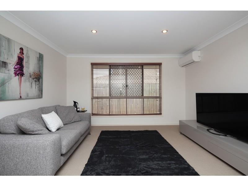 19 Olsen Crescent, Wakerley QLD 4154