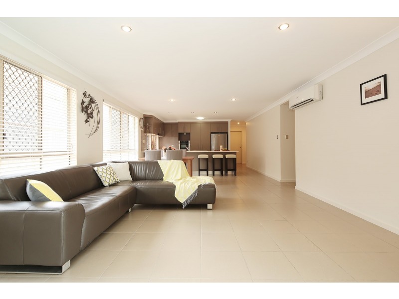 19 Olsen Crescent, Wakerley QLD 4154