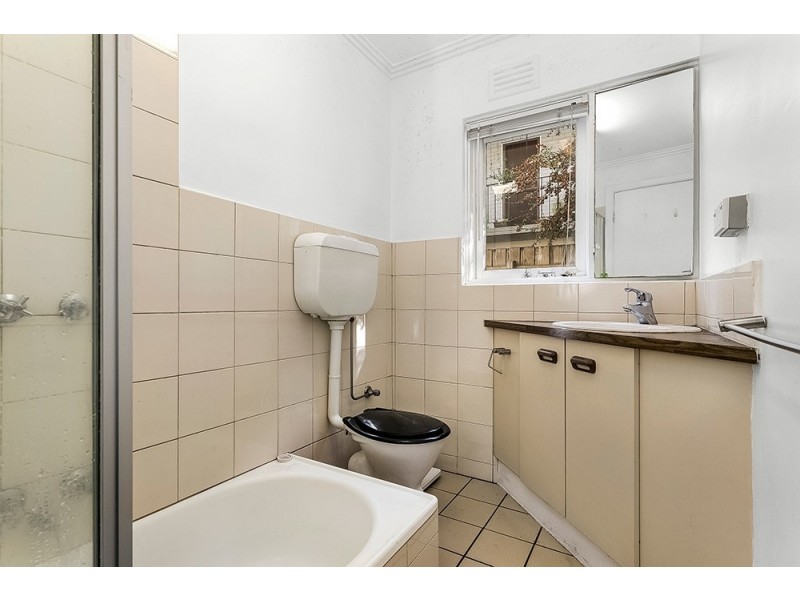 2/72 Carlisle Street, St Kilda VIC 3182