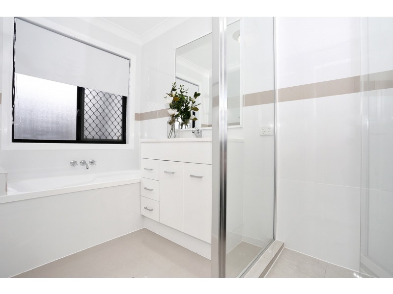 33 Berkshire Place, Springfield Lakes QLD 4300