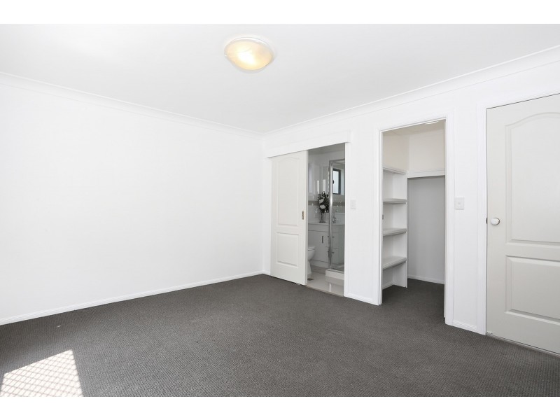 33 Berkshire Place, Springfield Lakes QLD 4300