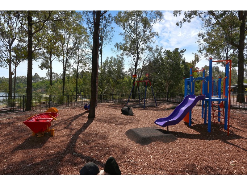 33 Berkshire Place, Springfield Lakes QLD 4300