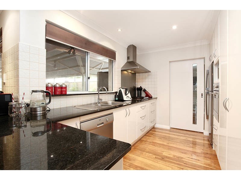 28 Kallaroo Place, Kallaroo WA 6025