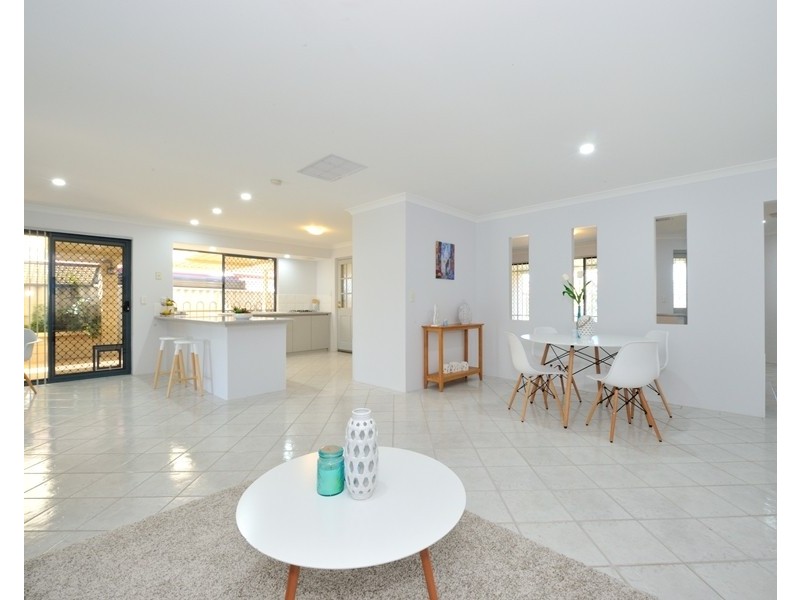 62 Montebourg Meander, Port Kennedy WA 6172