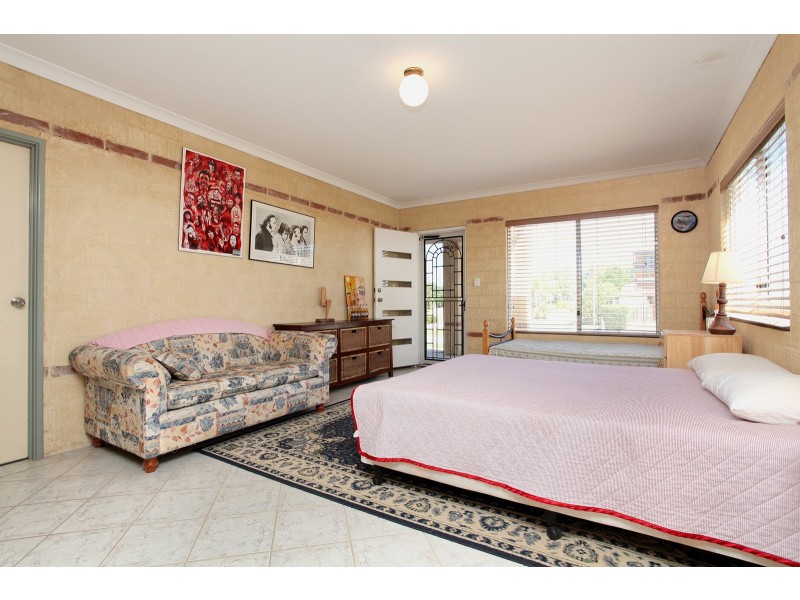 2/3 Leander Street, Falcon WA 6210