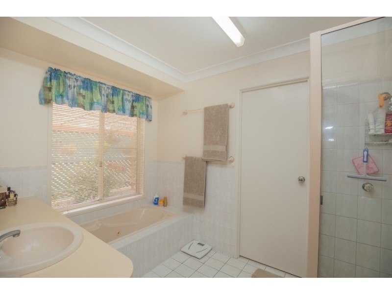 16 Billabong Drive, Gooburrum QLD 4670