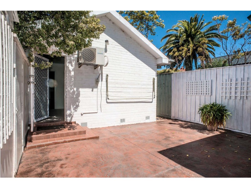 10 Normandy Road, Elwood VIC 3184