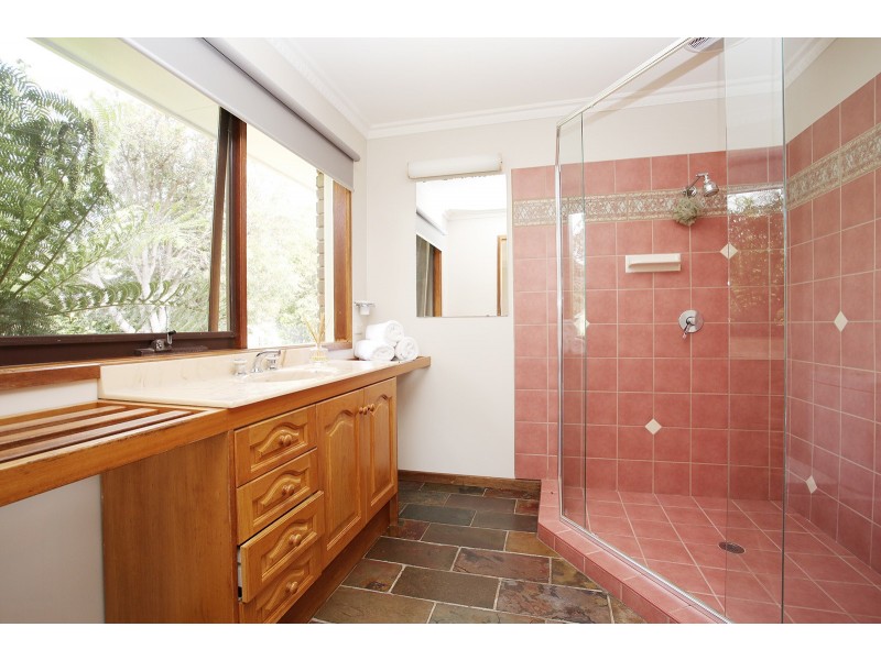 5 Inverness Crt, Somerville VIC 3912