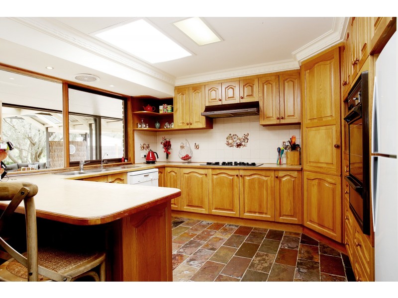 5 Inverness Crt, Somerville VIC 3912