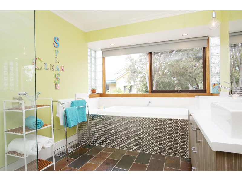 5 Inverness Crt, Somerville VIC 3912