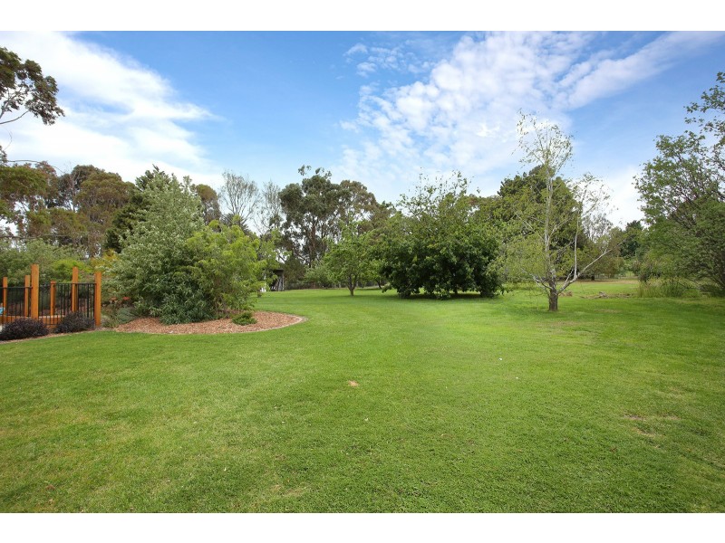 5 Inverness Crt, Somerville VIC 3912