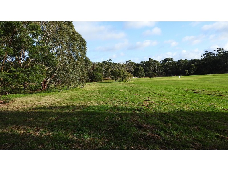 295 Beaconsfield – Emerald Rd, Beaconsfield VIC 3807