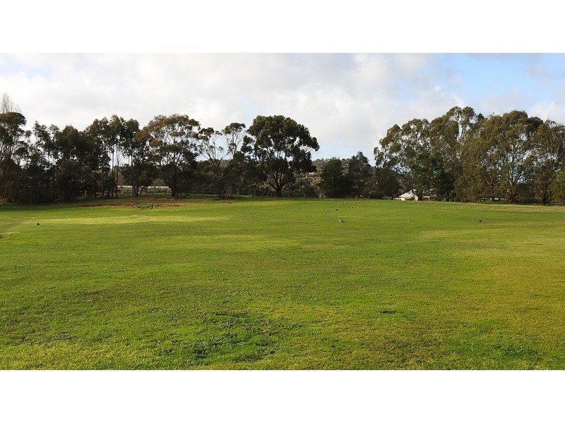 295 Beaconsfield – Emerald Rd, Beaconsfield VIC 3807