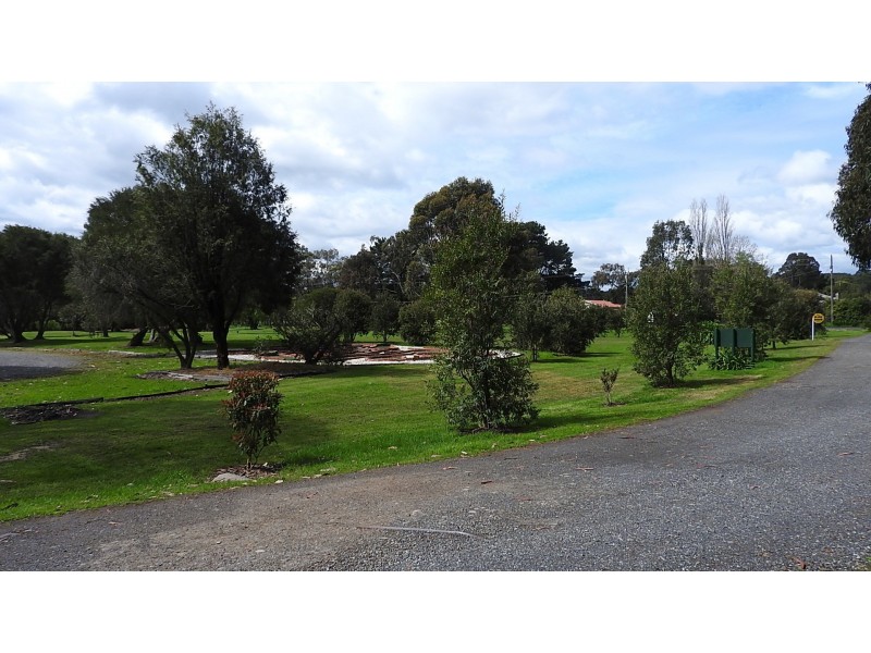 295 Beaconsfield – Emerald Rd, Beaconsfield VIC 3807