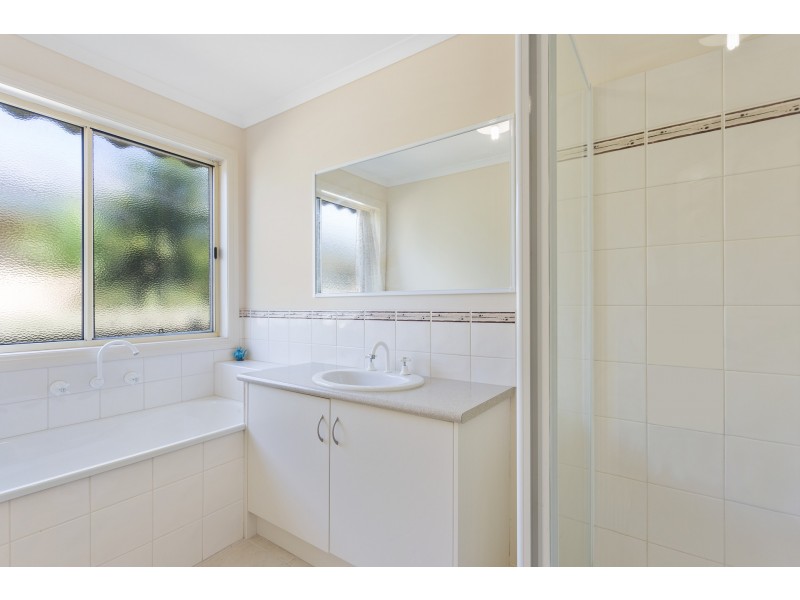 8/8a Henry Street, Koo Wee Rup VIC 3981