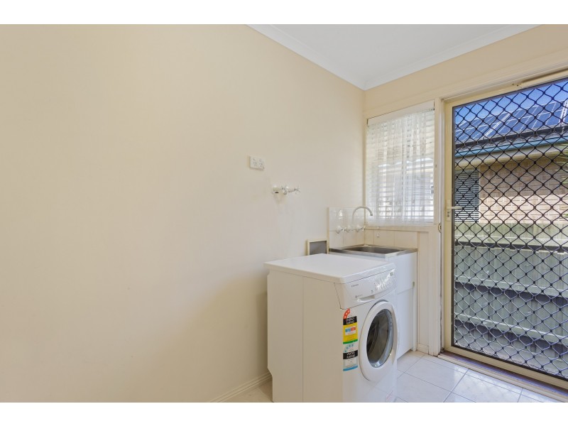 8/8a Henry Street, Koo Wee Rup VIC 3981